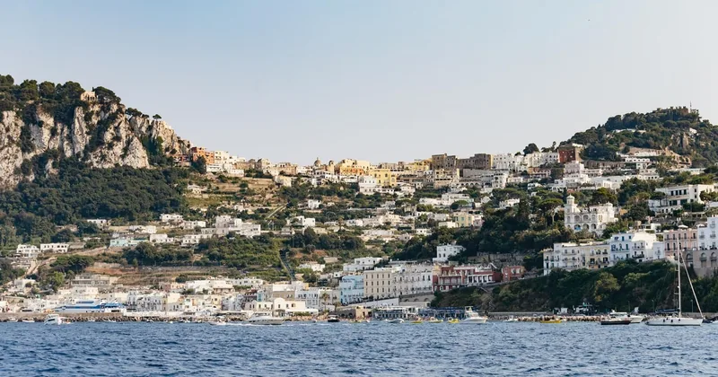 Capri: Island Boat Trip with Grottos