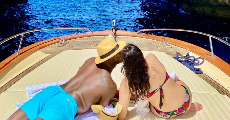 Positano: Capri and Blue Grotto Shared Boat Tour with Drinks